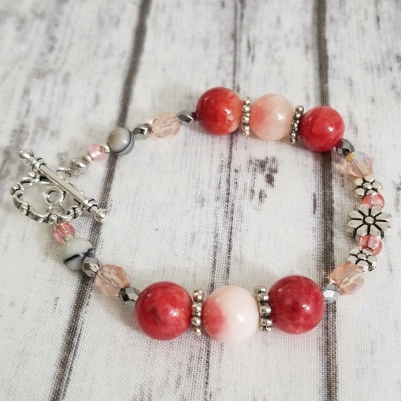 Pink, red, silver, flowers glass beaded bracelet - Picture 6 of 8